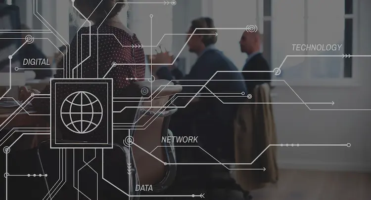 Eksperci giełdowi analizujący wykres wzrostowy indeksu mWIG40 na papierze i tablecie w 2026 roku.